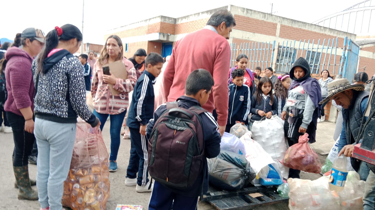 Jornada de reciclaje en la I.E. José Antonio Galán: un compromiso con el páramo y la comunidad